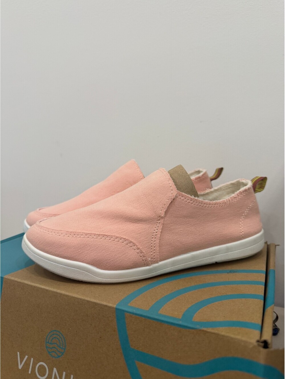 Vionic Malibu Slip-On Shoes in Pink Canvas Size 6 Wide